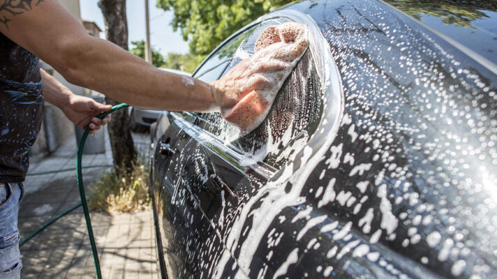 rửa xe bằng nước rửa chén